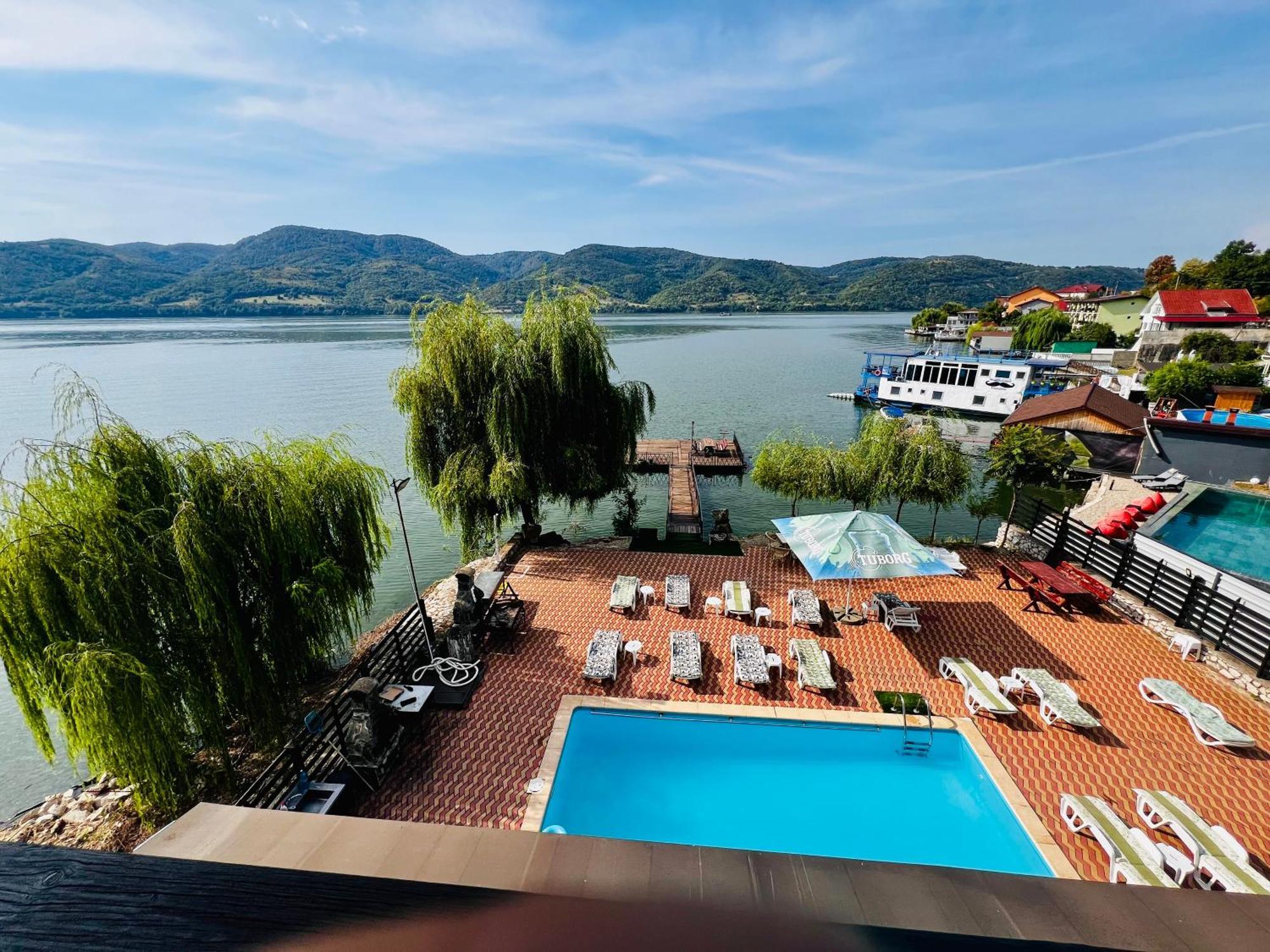 Pensiunea Maria Teodora Hotel Eselnita Exterior photo